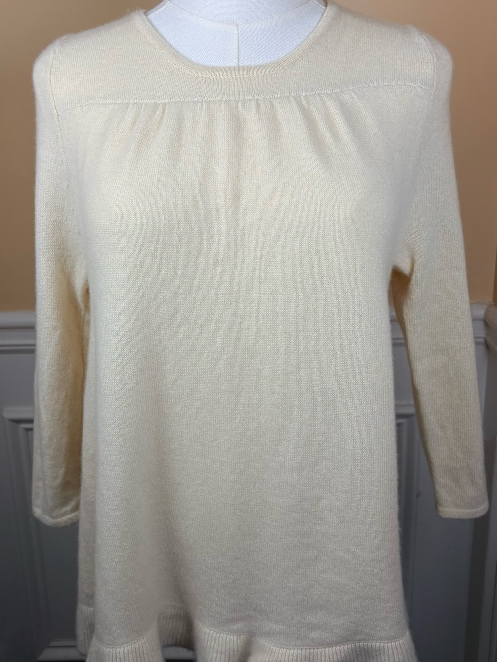 🤍 Alisha Levine S Ivory 100% Cashmere Twist Back Sweater